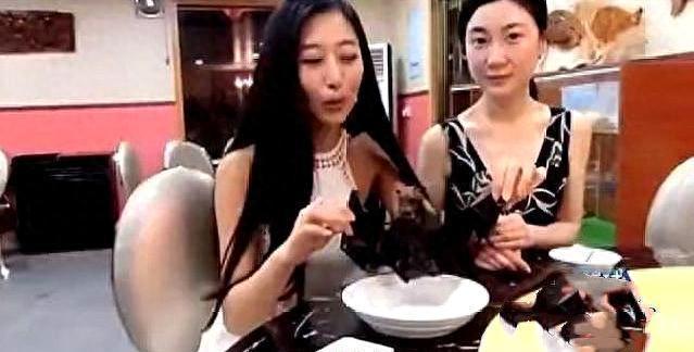 美女在浙江吃蝙蝠的视频被网络讨论，当事人道歉