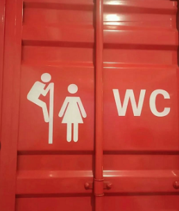 重庆一知名串串店使用“偷窥女性”厕所标识，总公司发文致歉