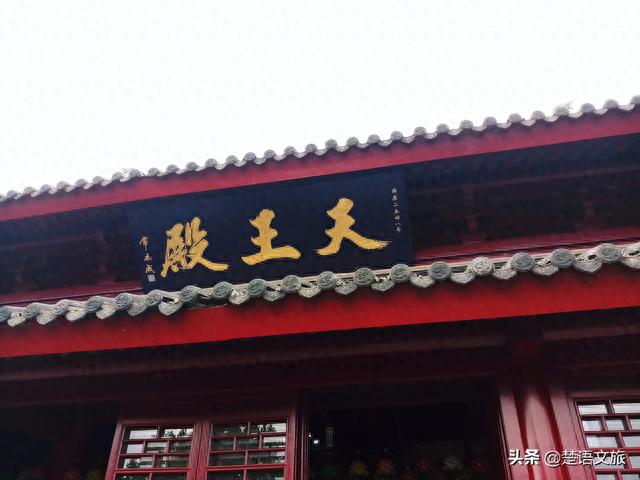 南京这座寺院，号称南朝四百八十寺之首，求签拜佛的居然多为美女