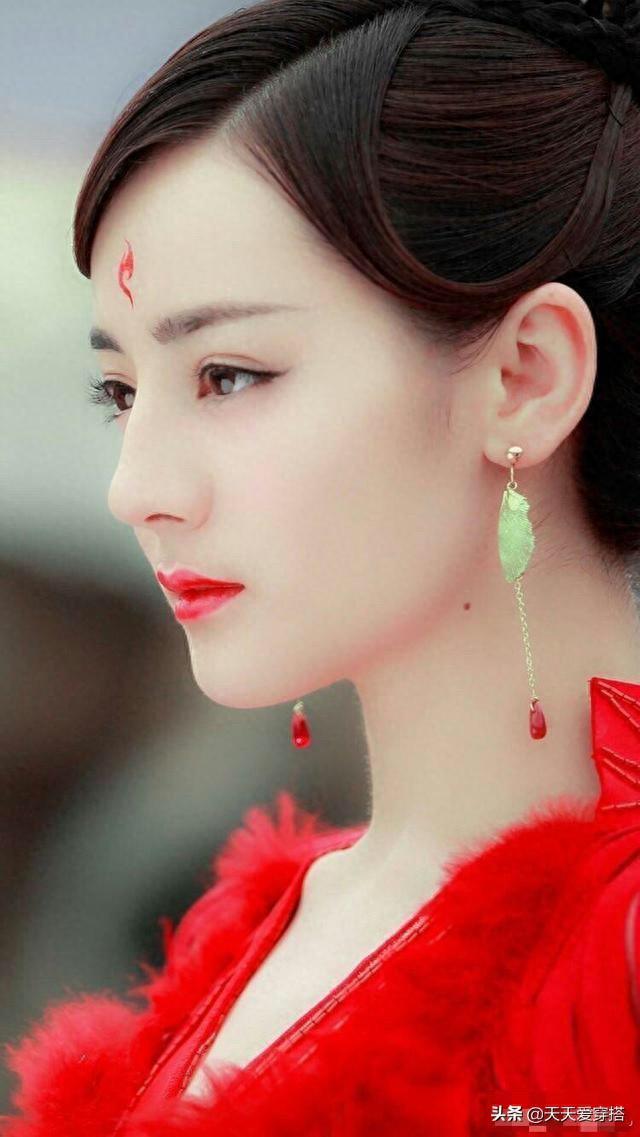 十五位“红色着装”古装美人，热巴杨幂上榜，都没她惊艳！