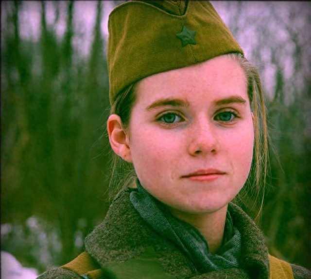 战争中的那一抹亮色，二战女兵照片