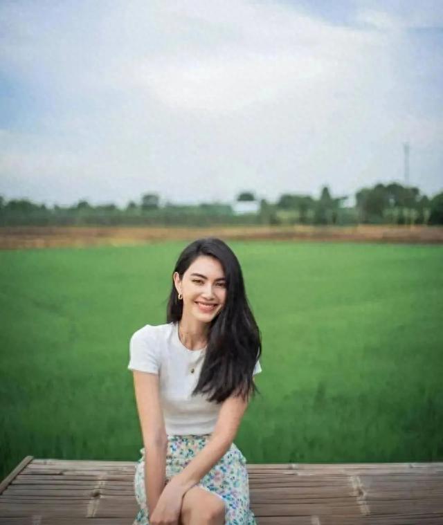 这位泰国小姐姐的写真，美丽清纯