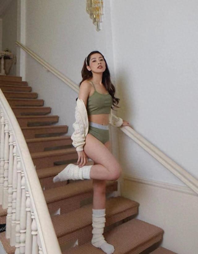 越南第一美女芝芙内衣照，淡绿色套装性感，白色短袖和内裤吸睛