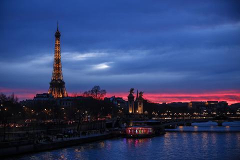 “塞纳河不能游泳”将成历史！法媒：迎奥运，巴黎加快治理塞纳河步伐