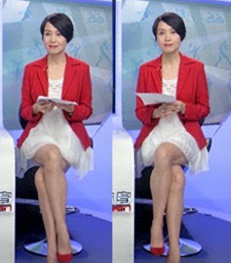 50岁广东电视台美女主持人郑怡，已正式回归家庭，女儿今年12岁