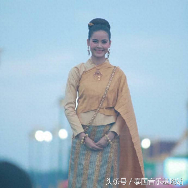 泰国美女明星YAYA廊开府娜迦火球节献舞 宛若天仙的舞姿太美了