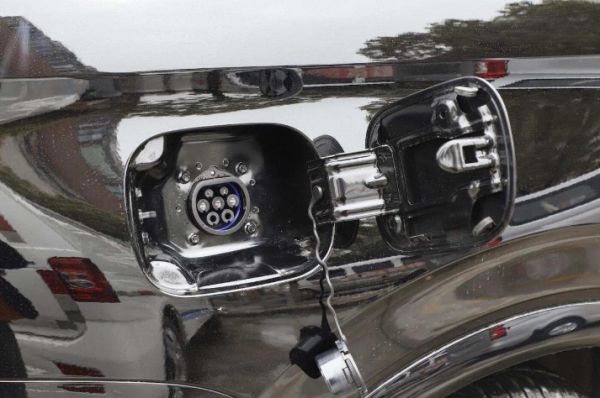 首款10万元内中型插混SUV，蓝电E5真成了油车“杀手”！