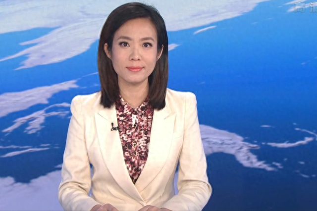 《新闻联播》美女主播宝晓峰，45岁仍未婚单身，情系家乡内蒙古