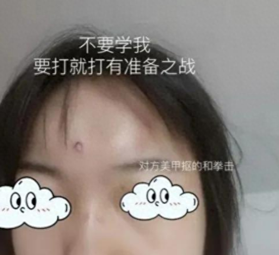 中国女生在英国遭歧视殴打，众人冷漠围观，网友：谁叫你出国留学