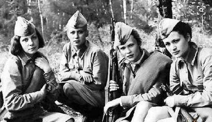 二战时苏军女兵穿裙子原因