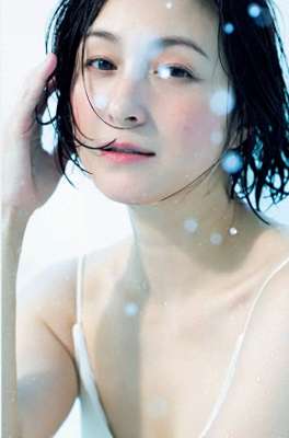 美女33p(时隔22年，这位日本女神再次惊艳全网中国网友：又被姐姐美到了)