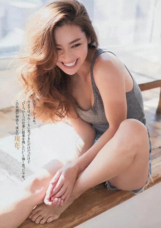 日本“内衣女神”中村安：被称为日本演艺圈中腹肌最美的女性写真