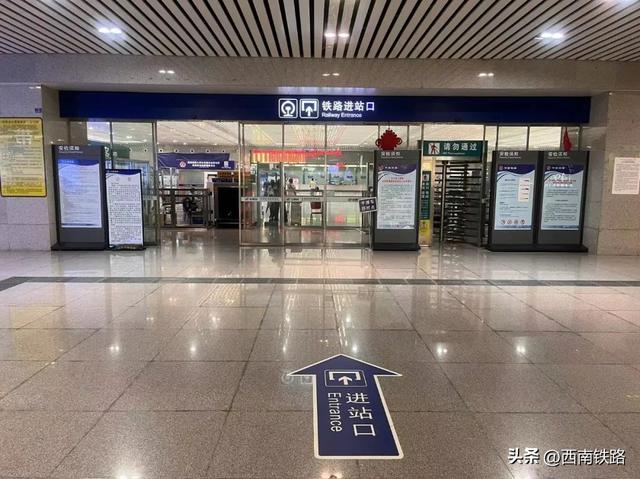 10月11日起，成都重庆双机场动车直达
