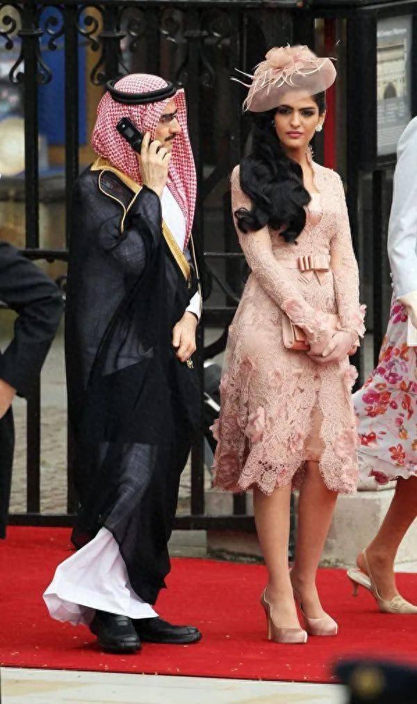 沙特公主阿美娜：因论文太好迷倒高龄首富，被迫分开后嫁石油大佬