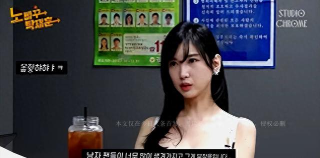 韩国女主播，只穿内衣弹钢琴，不承认自己低俗，反驳说是艺术