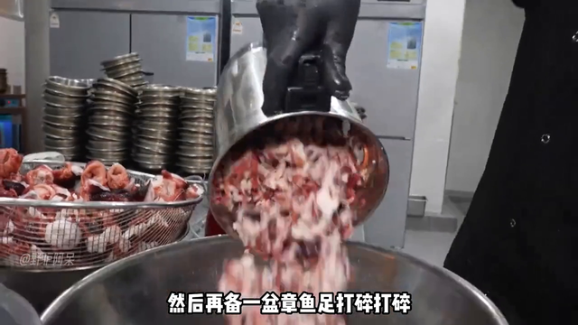 韩国15000韩元的小锅饭，白米结合海鲜烹饪而成，常年...
