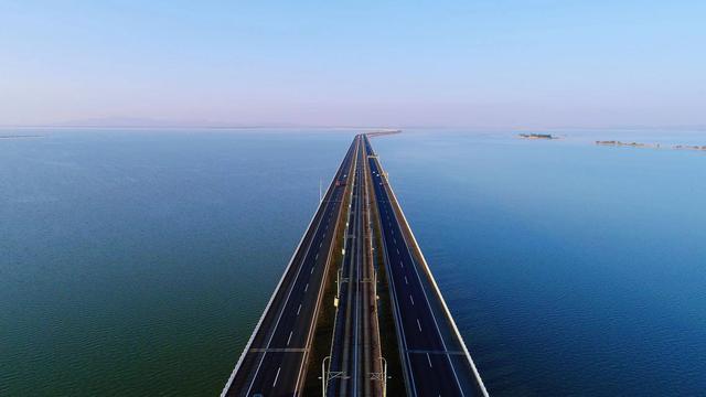 江苏有个长12617.2米，花了20多亿打造的大桥，如今湖面却干了