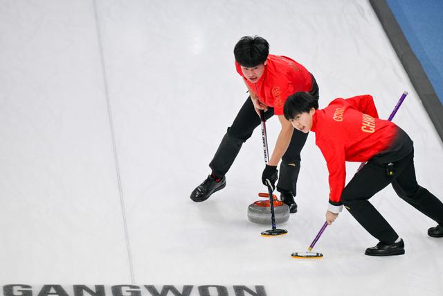 中国队在冬青奥会表现鼓舞人心——访国际奥委会委员于再清、李玲蔚