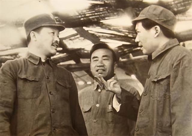 1952年，毛主席紧急召见贺龙和邓小平：你处有剧变，不可等闲视之