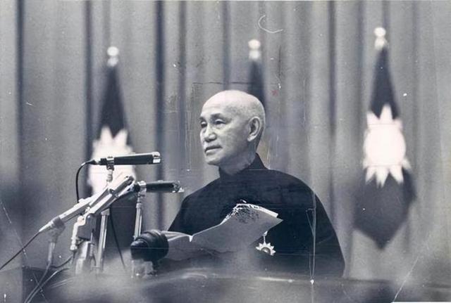 1966，吴氏三兄弟杀7名战友叛逃台湾，周总理震怒：把他们打下来