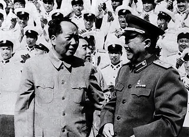 1952年，毛主席紧急召见贺龙和邓小平：你处有剧变，不可等闲视之