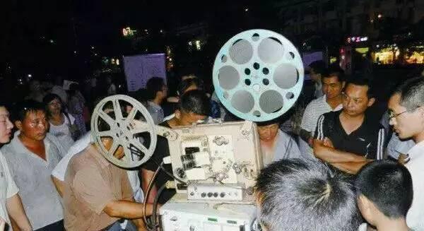 老物件旧影：老式电影放映机，钩沉童年露天电影的记忆