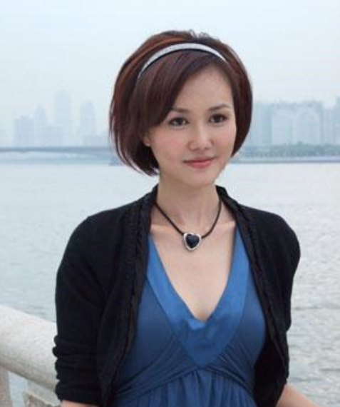 47岁的茂名美女黄颖消失在广东观众的视野多年，她现在还好吗？
