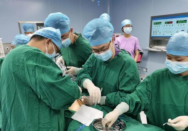 仁济浦南开展对口帮扶“浦东医疗周”活动，将专业医疗服务和培训送到云南鹤庆