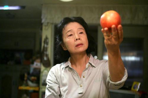 韩国演员尹静姬因患阿兹海默症被家人遗弃？丈夫回应：都是谎言