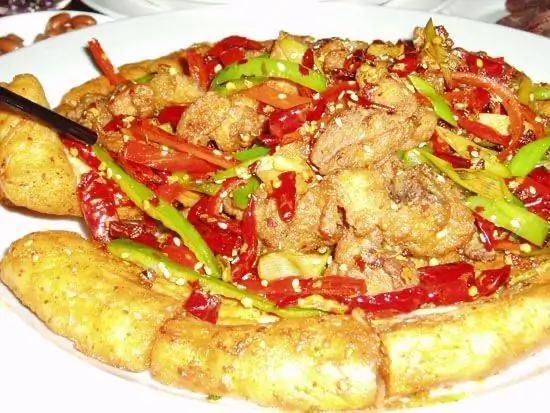 新疆七大美食，你喜欢大盘鸡：还是喜欢烤羊肉串