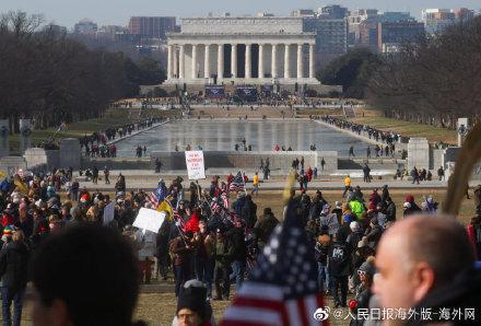 美国首都爆发数万人抗议游行：多数不戴口罩 大喊不会服从