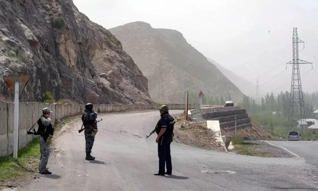 塔吉边境冲突近百人丧生，为何近年中亚动荡不断？