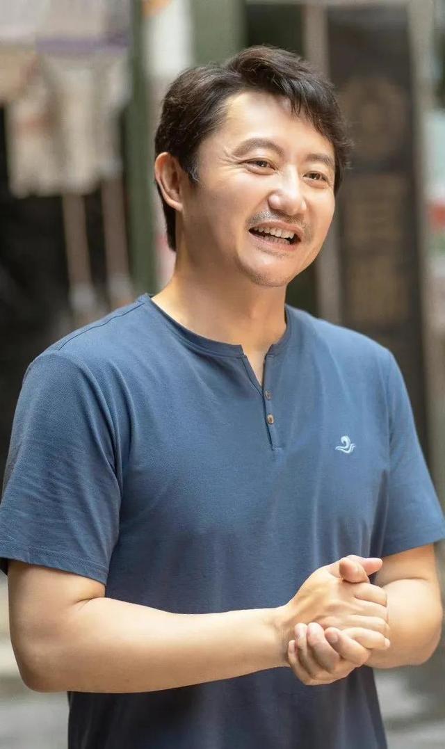 演员涂松岩：娶圈外妻子，41岁得一子乐开怀，追求平淡生活