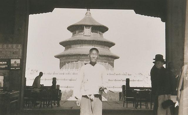 电影《八佰》取材于他，海岚·里昂老照片，还原淞沪会战的血与火