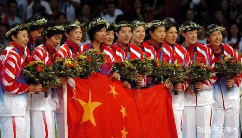 2004年的中国女排奥运登顶，远比电影《夺冠》更感人