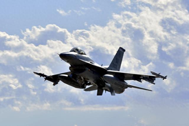 荷兰国防大臣称该国正为乌采购价值1.5亿欧元F-16战机弹药