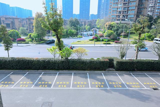 重庆璧山区：开启错时共享停车模式 缓解市民停车难题