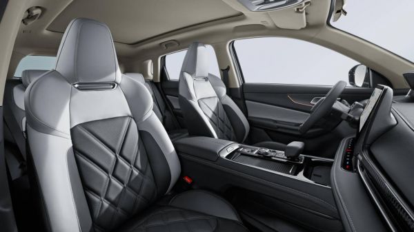 大七座蓝电E5荣耀版：家庭用车的明智之选，大空间带来更多舒适，优于五座启源Q05