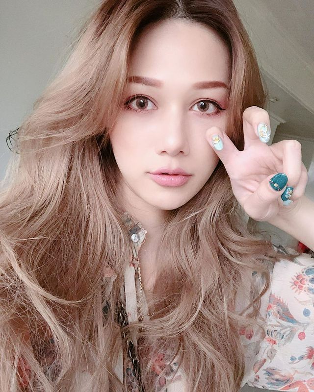 LingLing翎铃又白又大...逆天长腿让人秒抬头