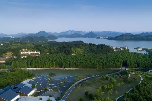 月底通车!400万,这山水间的纯低密地铁合院,还有“阳光地下室”