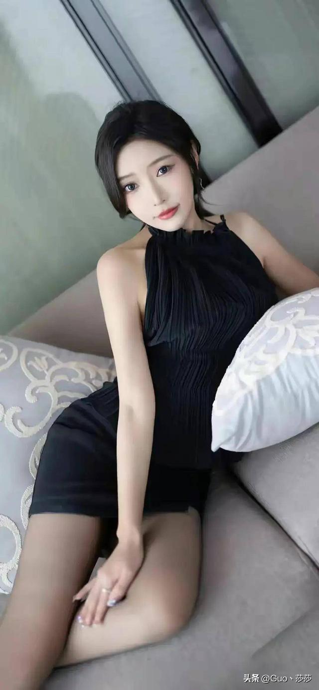 “广外最美校花”王馨瑶:完美精致清纯容貌,顶级性感火爆身材