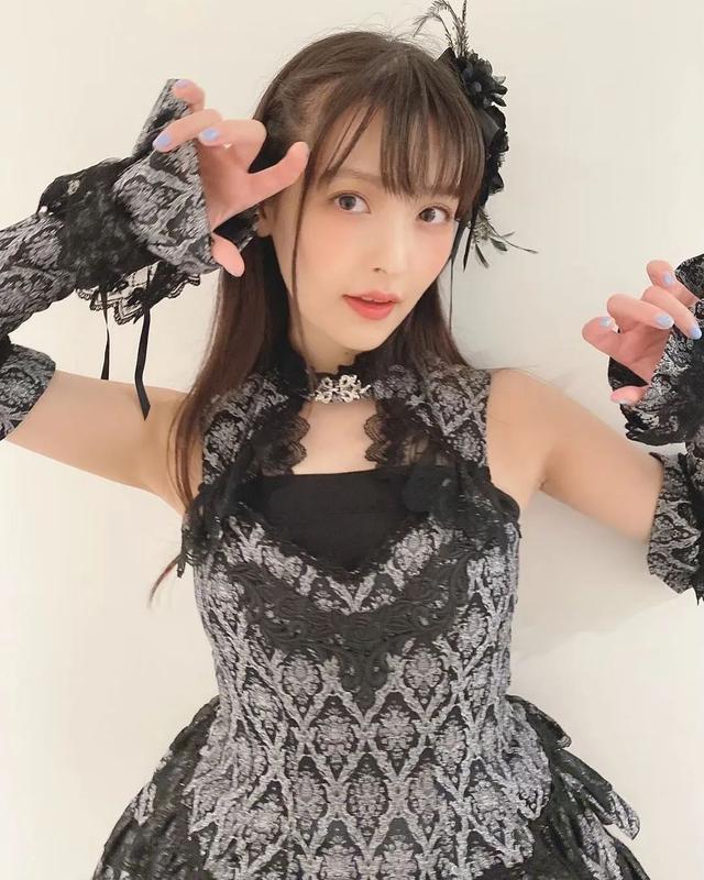 奶系美女上坂堇!拥有火辣身材的特利迦