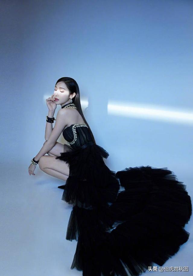相当哇塞!娱乐圈顶流Jessica郑秀妍写真赏、性感妩媚腿长腰细