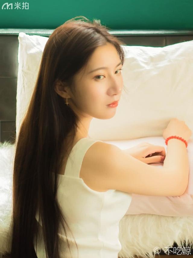 美肩樱唇美女纯情私房写真!糟了,是心动的感觉