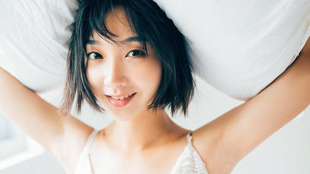 我和五个绝色美女被困在荒岛上,御姐、萝莉、女总裁都是我的菜。