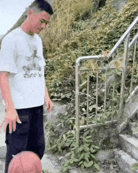 妹子身穿包臀裙,黑丝,高跟鞋去爬山,真的不会累脚么
