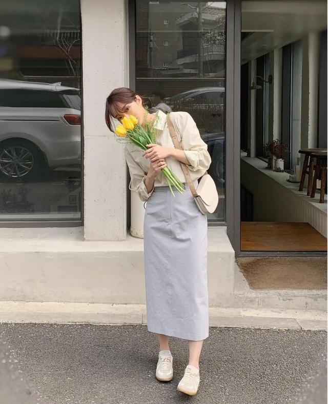 “渣女站姿”火了!腰和屁股凹成90度,这谁顶得住呢