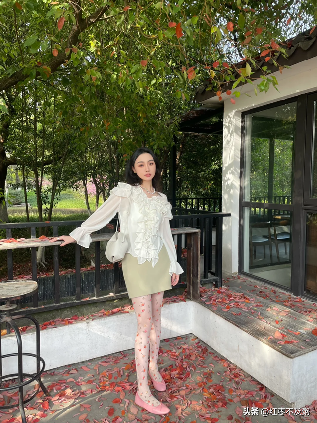 18套春夏丝袜穿搭,魅惑男人的秘密武器,愉悦自己的必备单品!
