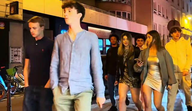 巴黎街拍像内衣走秀现场,个个丰乳肥臀,网友:真人版的法国火腿