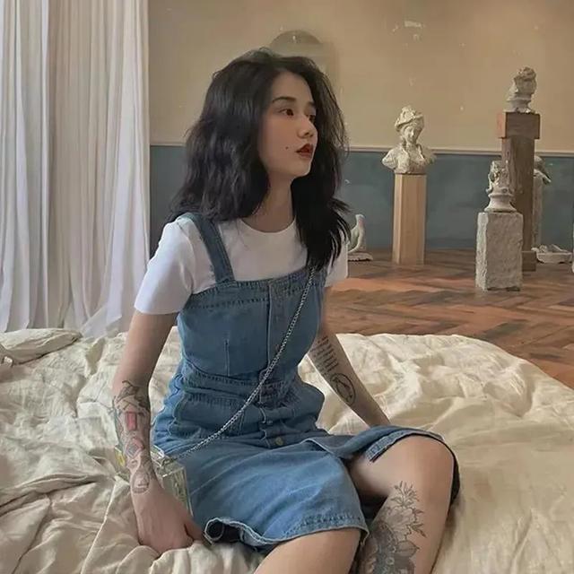 “渣女站姿”火了!腰和屁股凹成90度,这谁顶得住呢